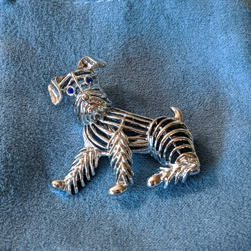 Dog brooch pin
